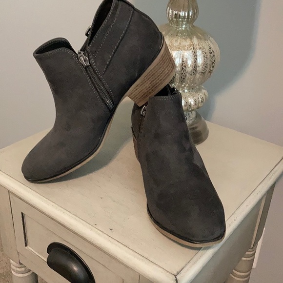 Xappeal Shoes - Xappeal Gray suede ankle boots size 8 1/2